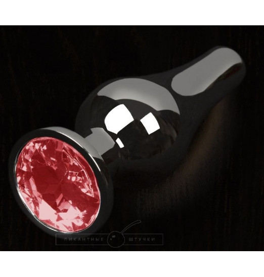 Графитовая удлиненная анальная пробка с красным кристаллом - 8,5 см.